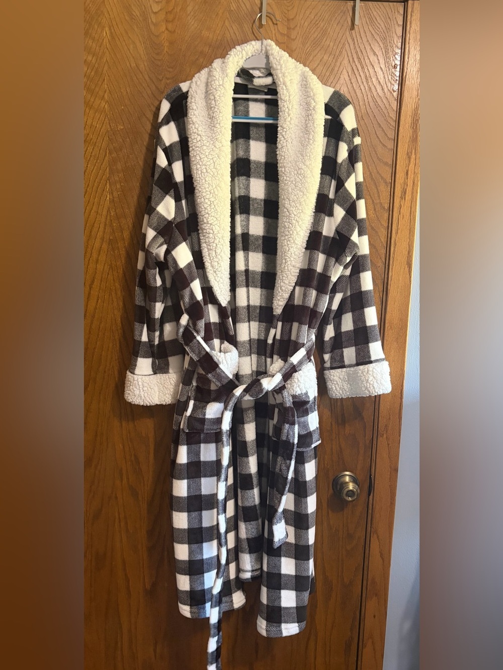 Maurices 2X buffalo plaid tie front robe - Picture 3 of 5